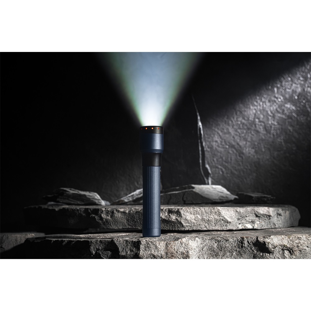 LEDLENSER_P7R_toltheto_LED_lampa_2000lm_320m_503265_Li-ion_Limited-i226985.jpg